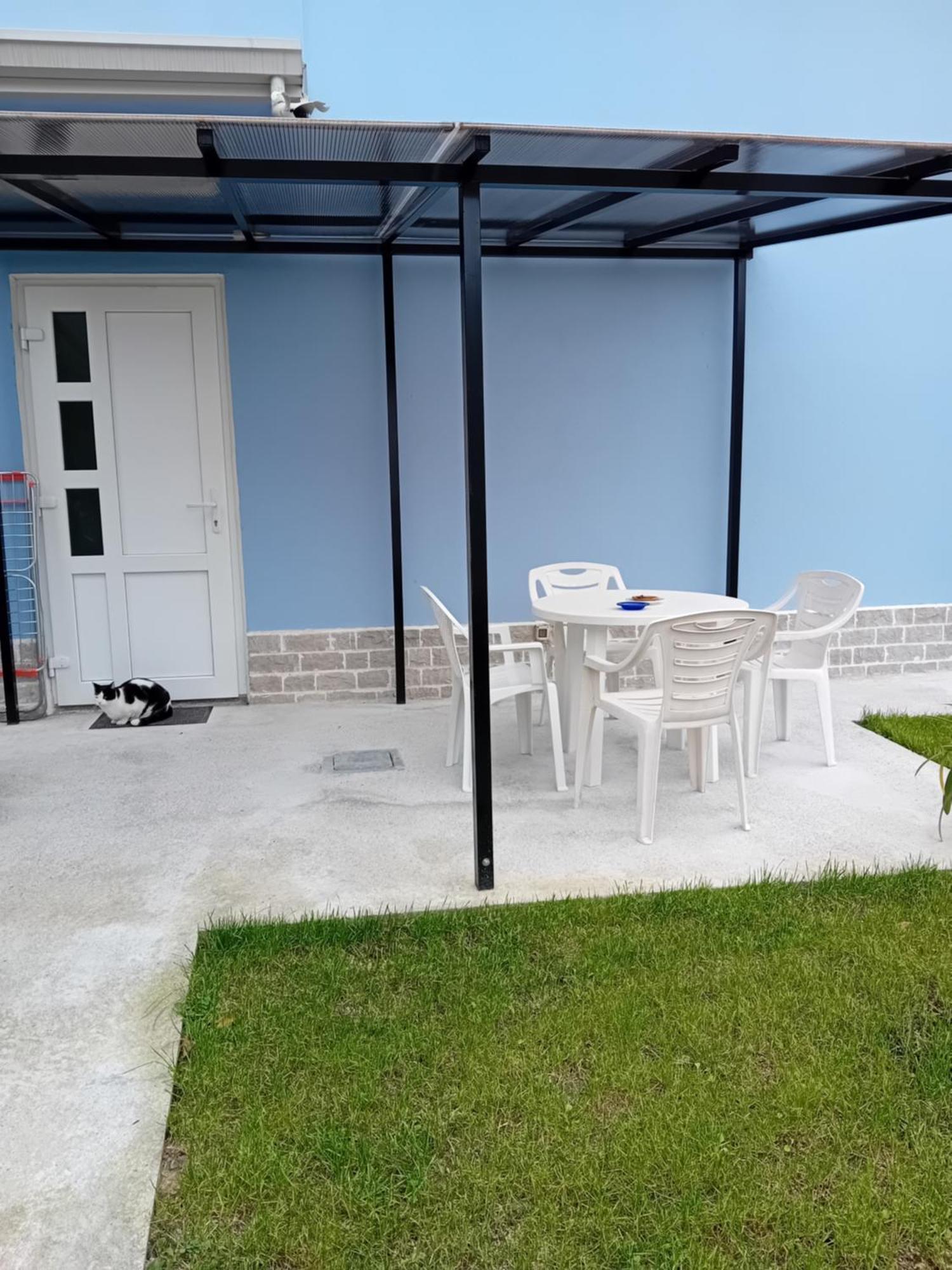 Azzurra Apartment *